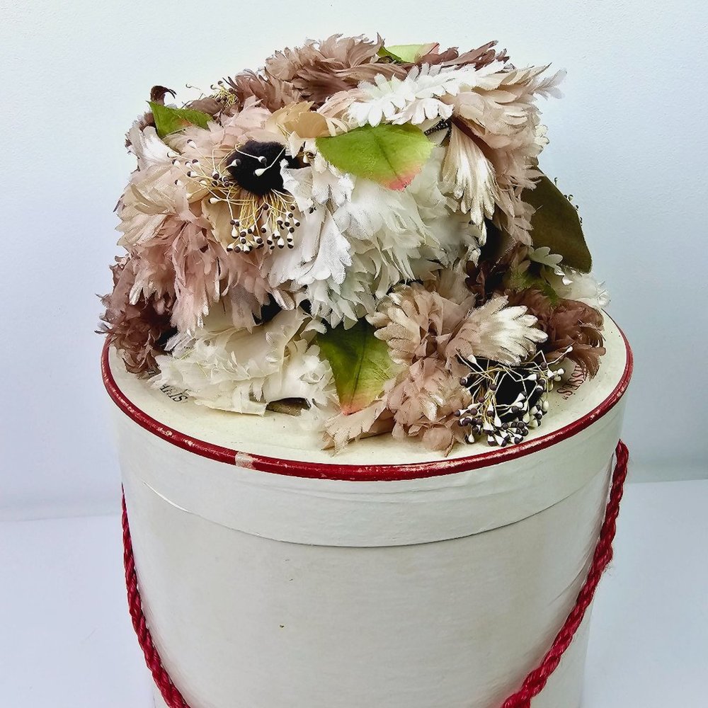 Vintage Miss Kathy New York Neutral Color Silk Floral Velvet Bow Cloche Hat - Picture 4 of 8